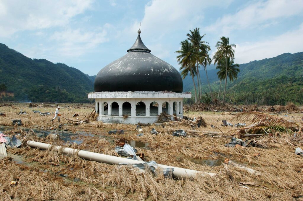 "Kubah Mesjid Sisa Tsunami #1", Aceh Besar, Banda Aceh, Sumatra, Indonesia (2005)